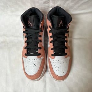 Jordan 1 Mid Pink Quartz